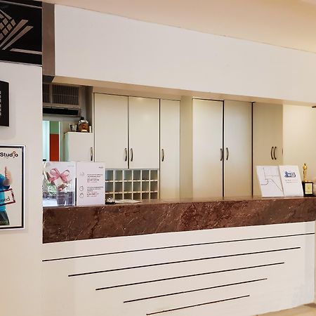 Studio Sukhumvit 18 By Icheck Inn Bangkok Exterior photo