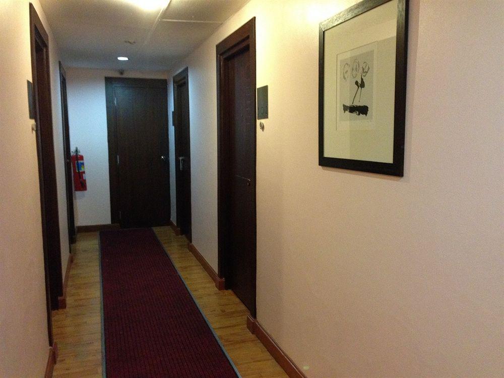 Studio Sukhumvit 18 By Icheck Inn Bangkok Exterior photo