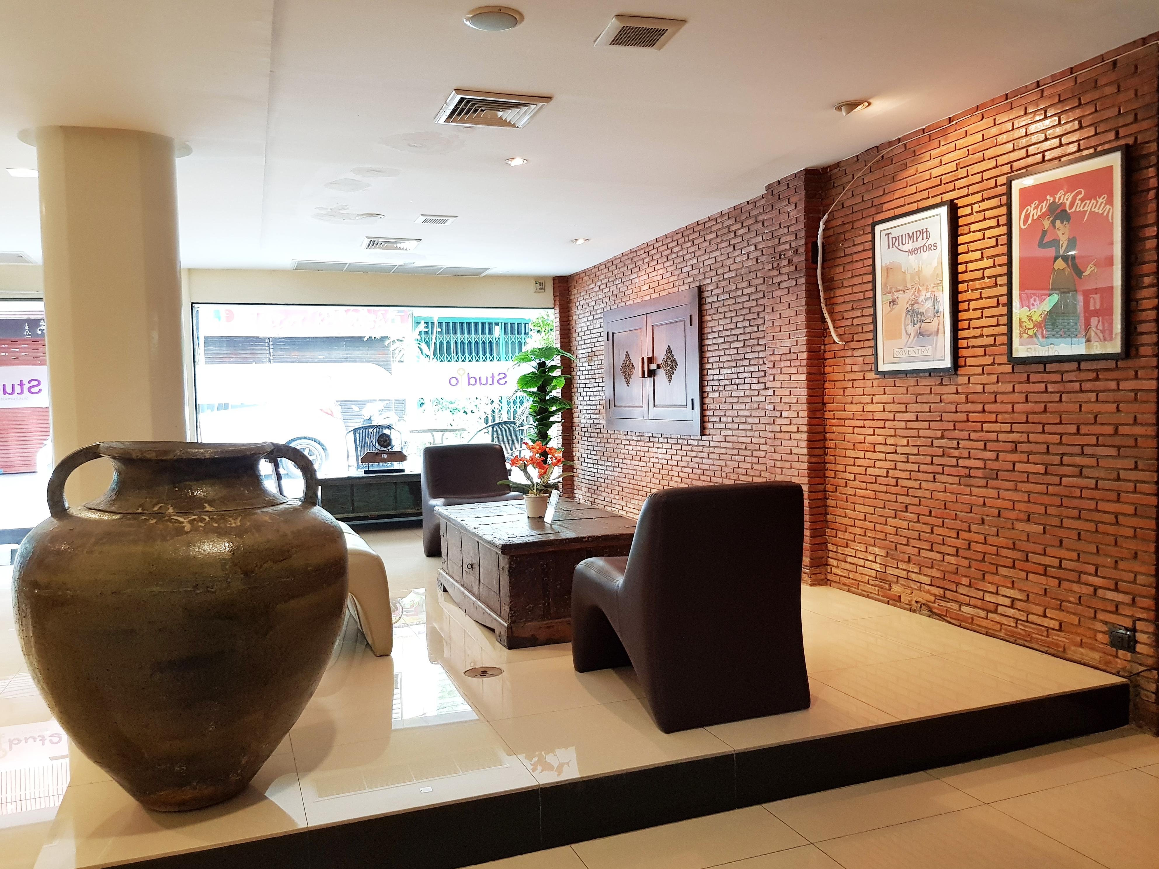 Studio Sukhumvit 18 By Icheck Inn Bangkok Exterior photo