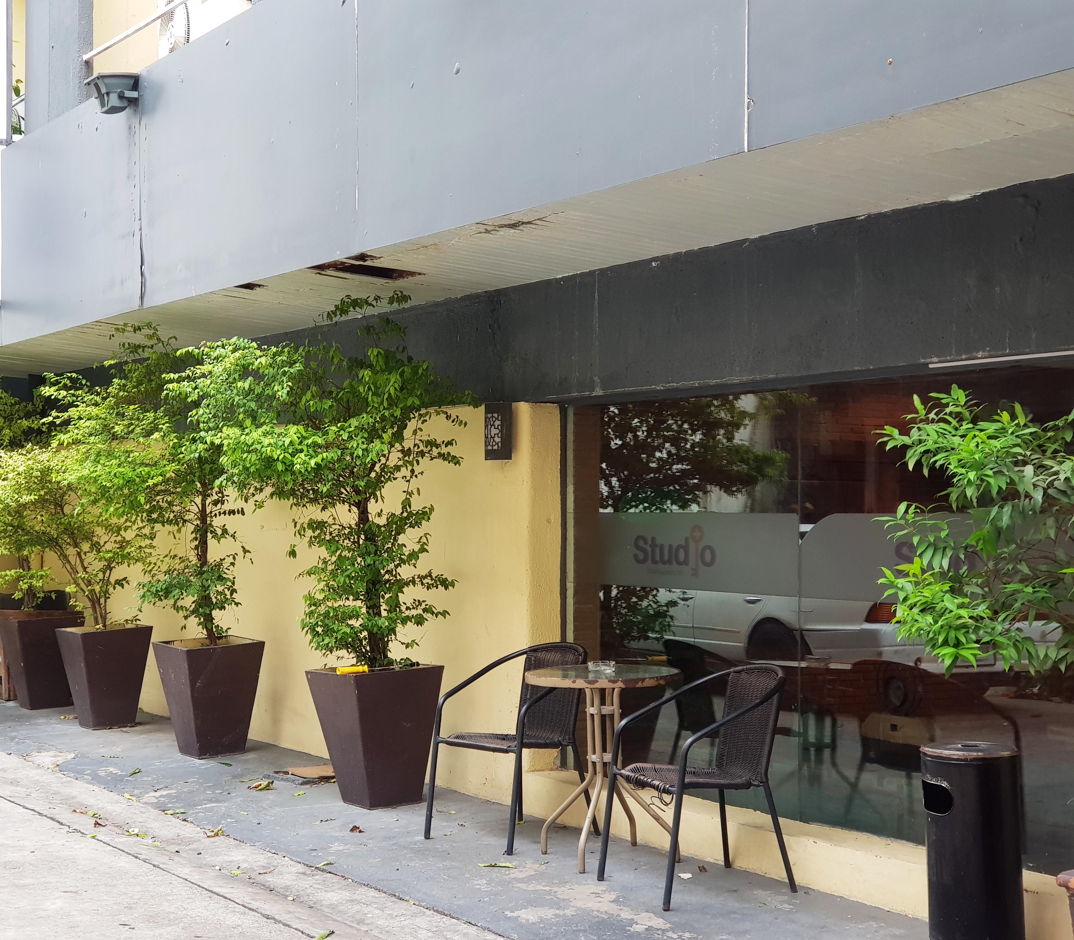 Studio Sukhumvit 18 By Icheck Inn Bangkok Exterior photo