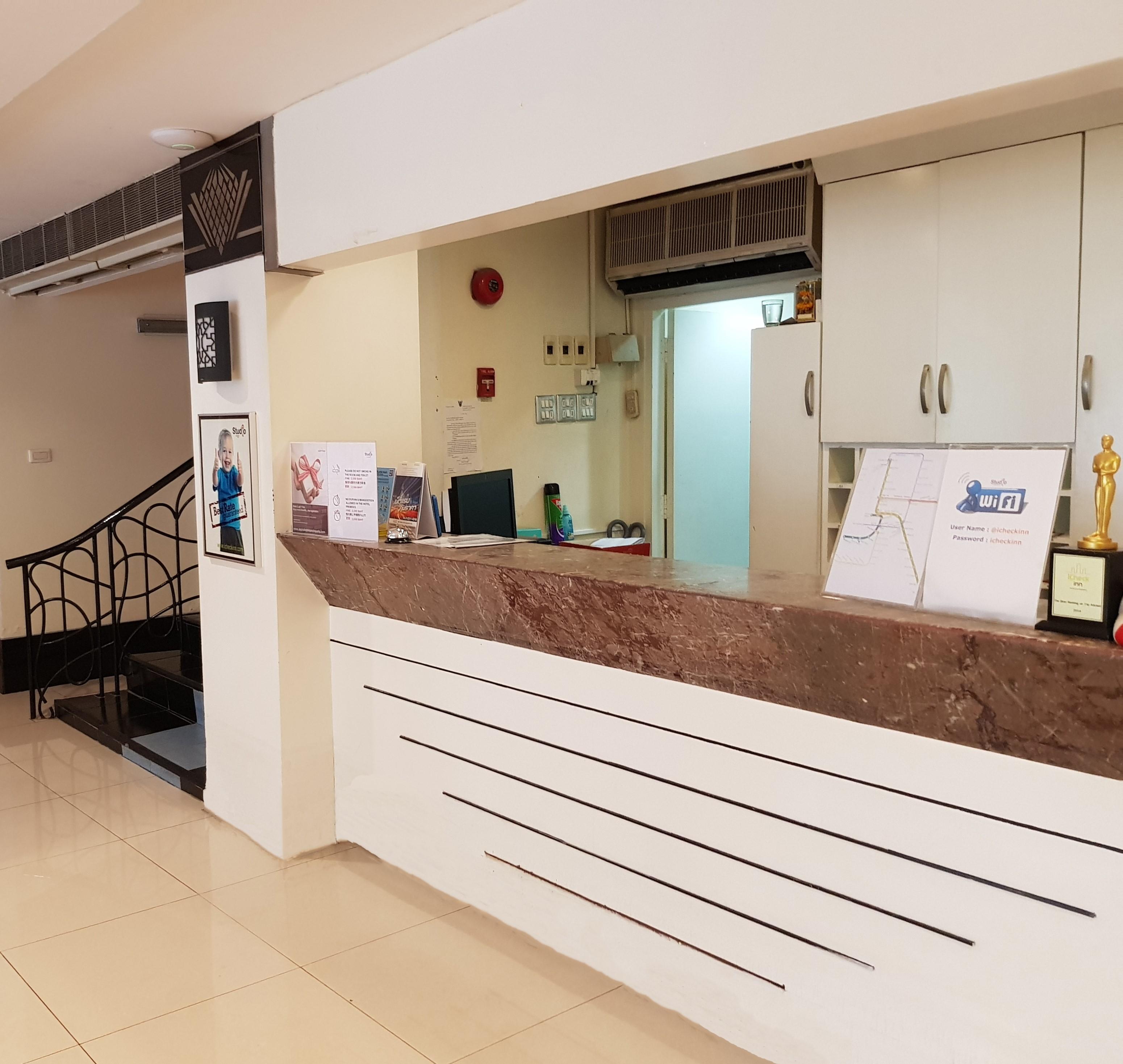 Studio Sukhumvit 18 By Icheck Inn Bangkok Exterior photo