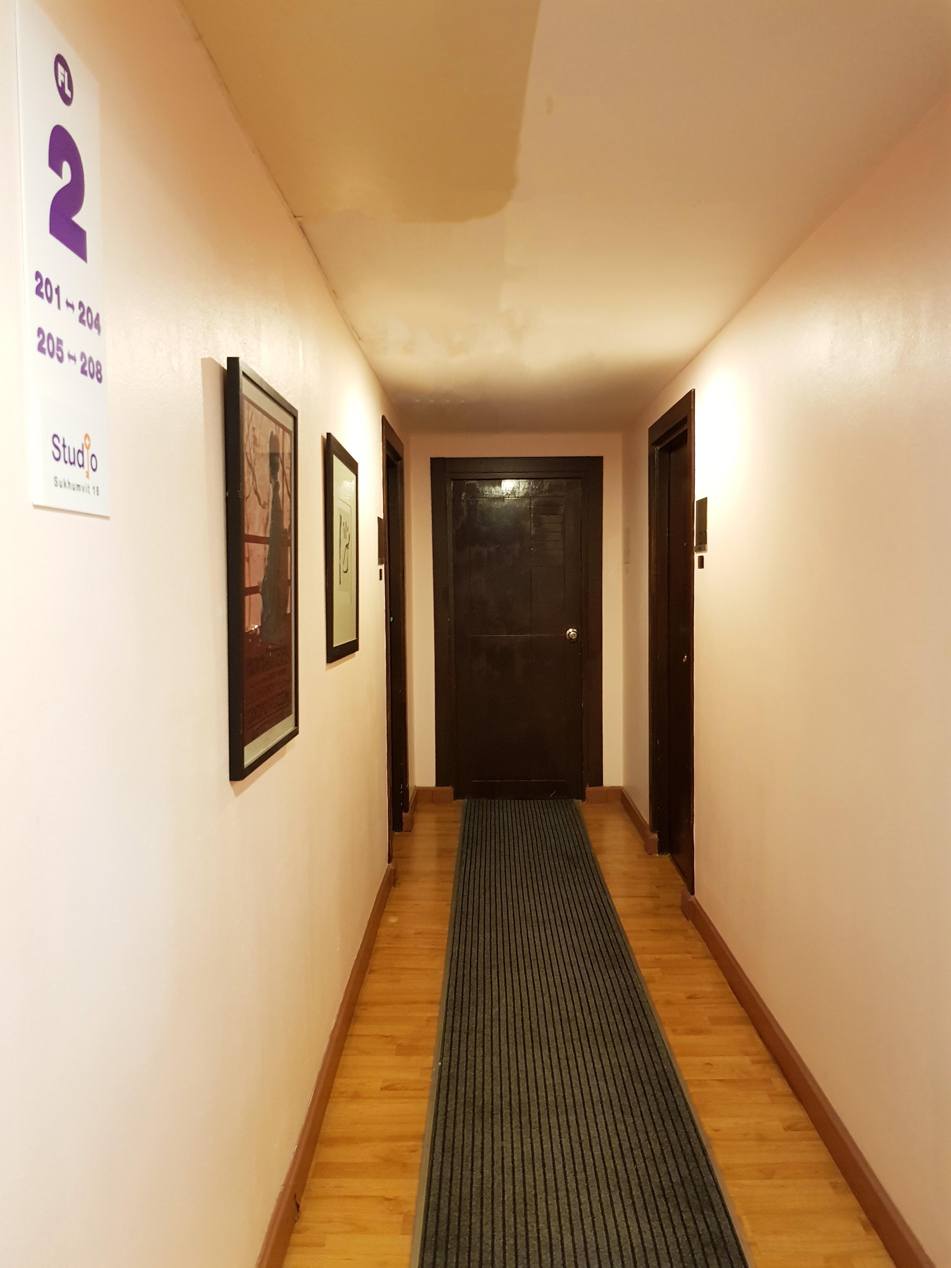 Studio Sukhumvit 18 By Icheck Inn Bangkok Exterior photo