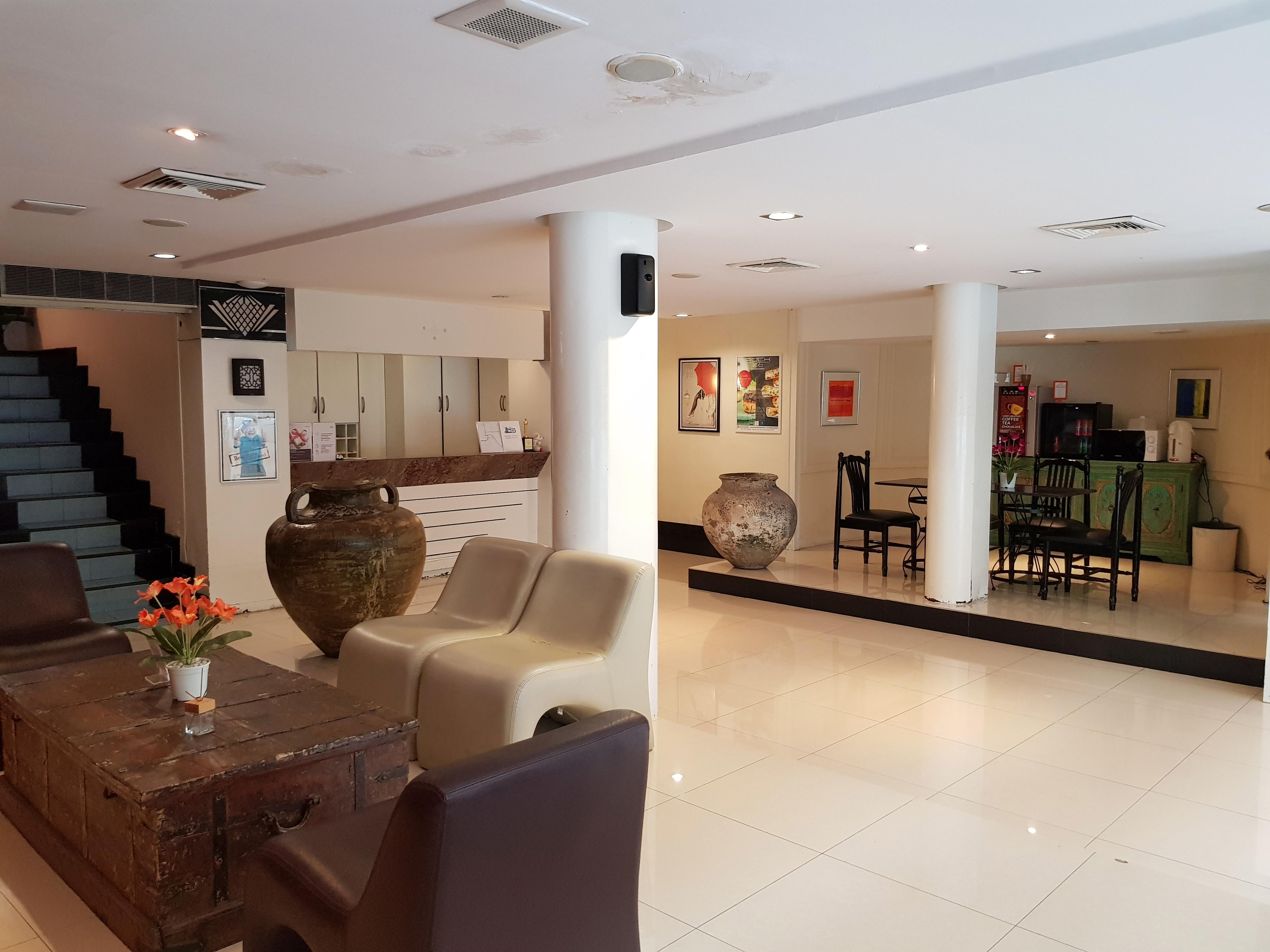 Studio Sukhumvit 18 By Icheck Inn Bangkok Exterior photo
