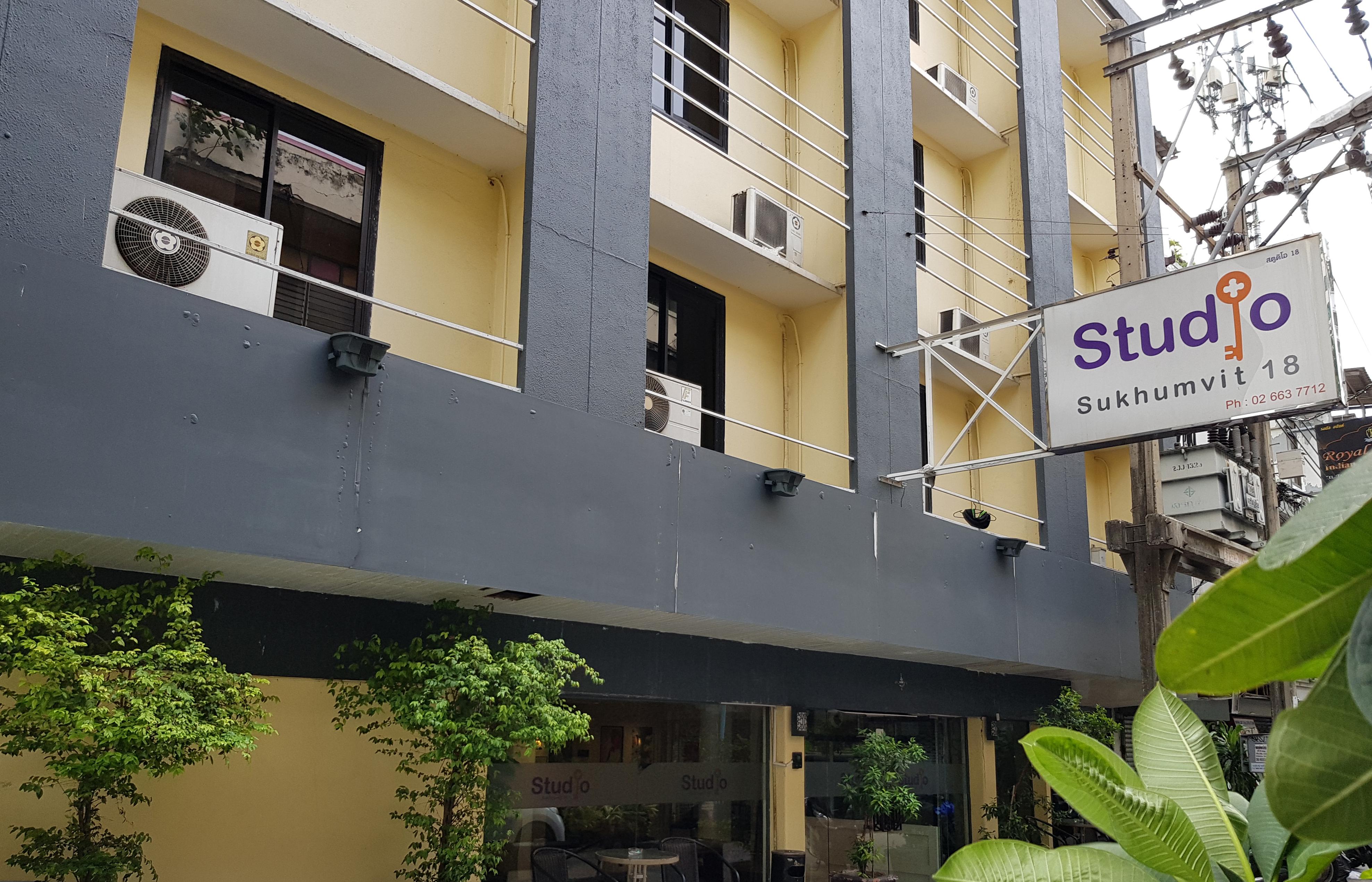 Studio Sukhumvit 18 By Icheck Inn Bangkok Exterior photo