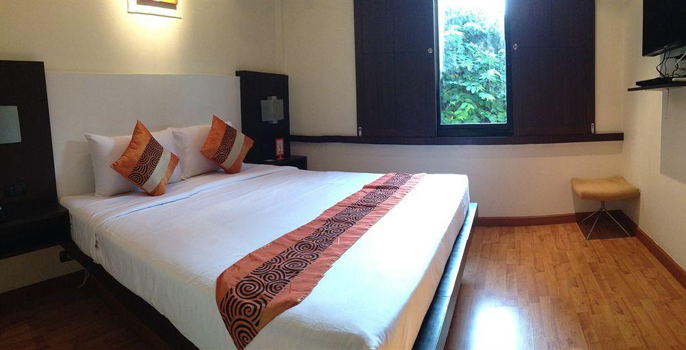 Studio Sukhumvit 18 By Icheck Inn Bangkok Exterior photo