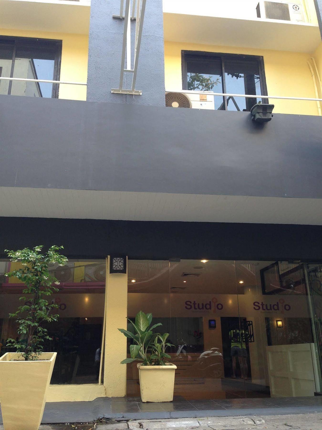 Studio Sukhumvit 18 By Icheck Inn Bangkok Exterior photo